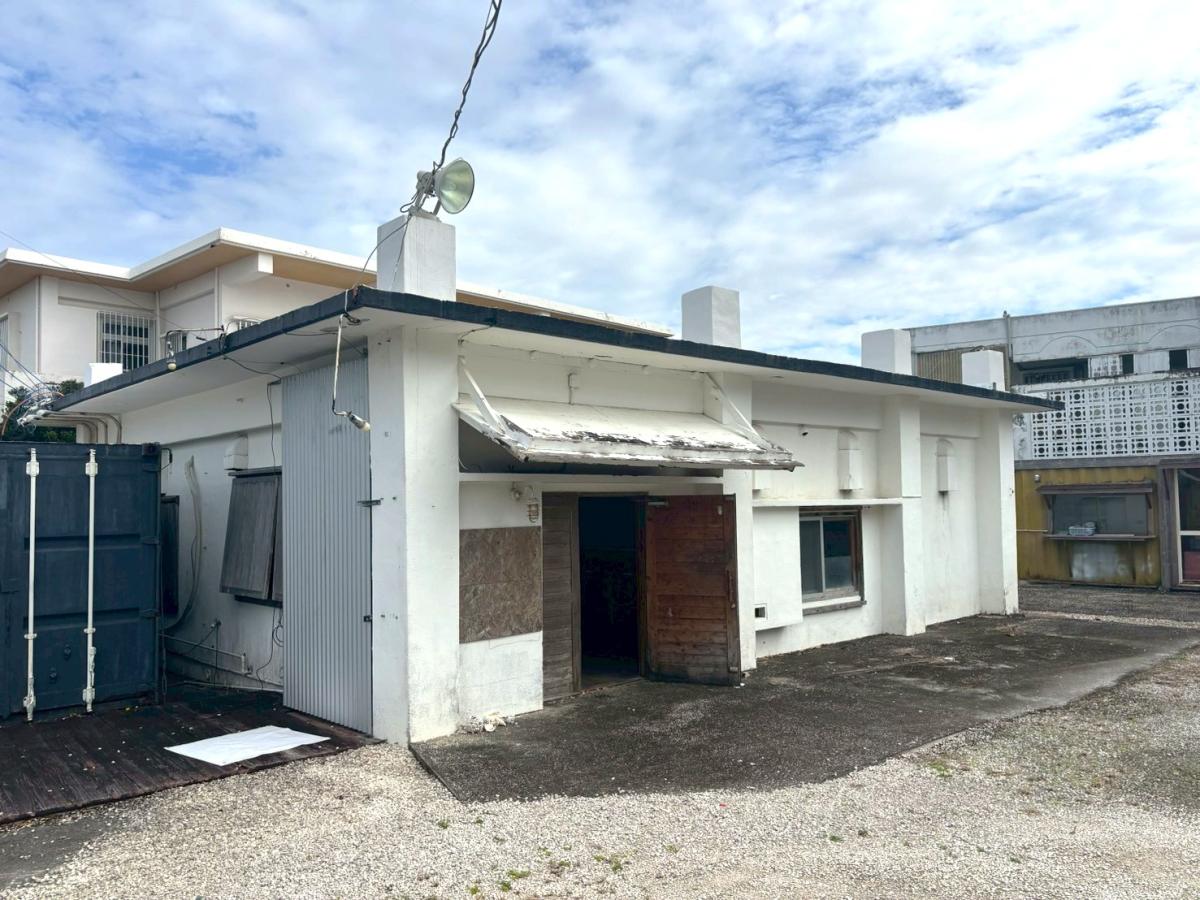 宮古島市平良字東仲宗根の車場付き貸店舗